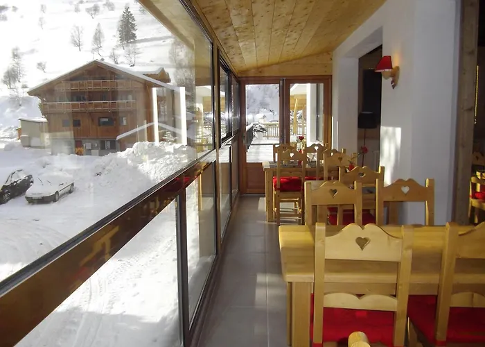 Отель Valentin Pied Des Pistes Ле дез Альп